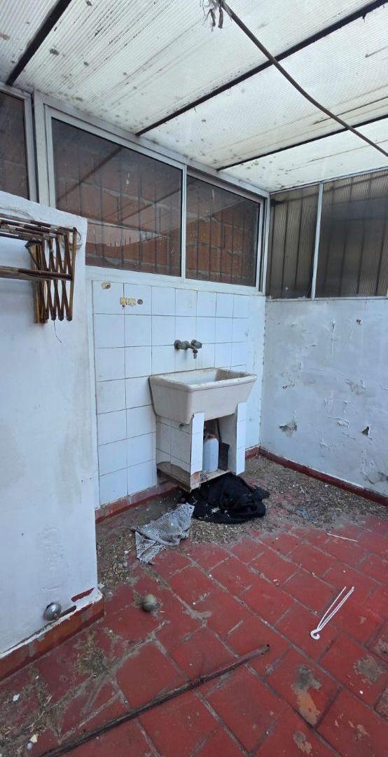 PH frente c/entrada indep. 1º piso 3 Amb. patio y terraza, a reciclar