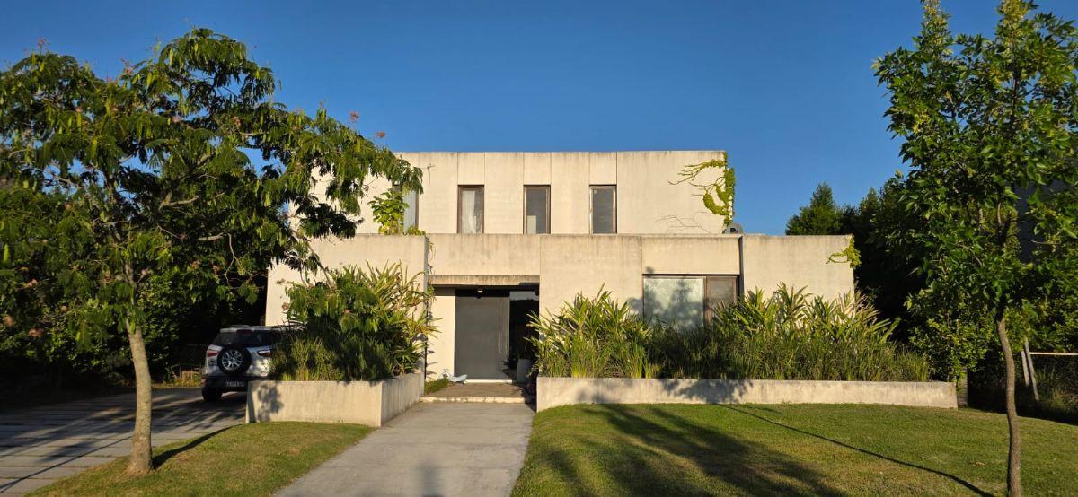 Moderna casa s/lote interno3 Dorm+playroom jdin piscina