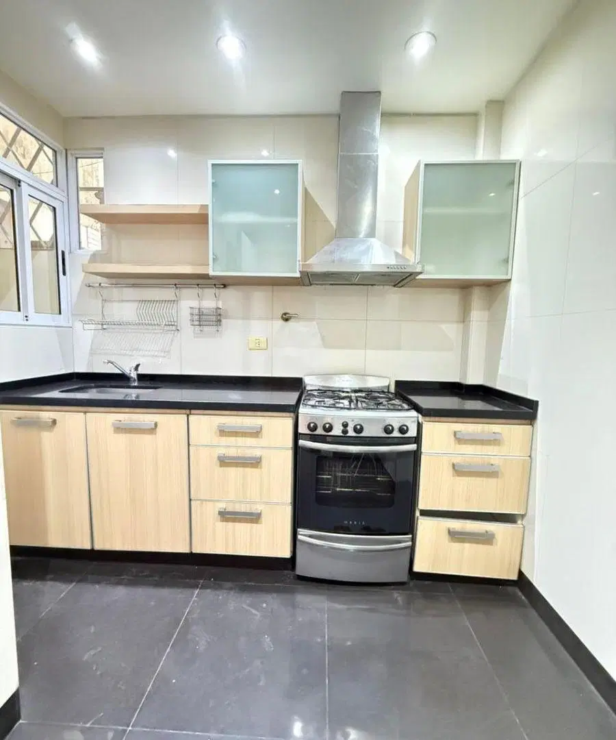 Bajo Belgrano, PB al frente, 2 ambientes con entrepiso , patio Impecable!! 4