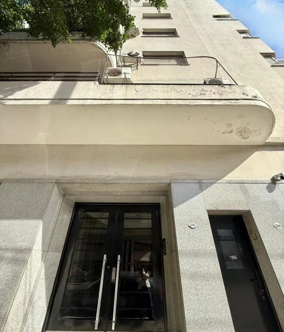 Bajo Belgrano, PB al frente, 2 ambientes con entrepiso , patio Impecable!! 2