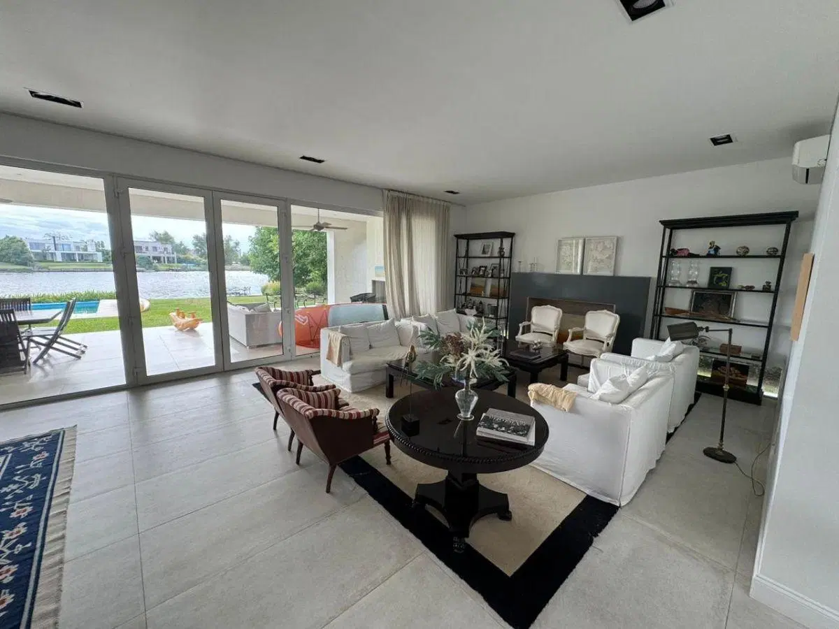 Excelente Casa en Alquiler anual a la laguna 4