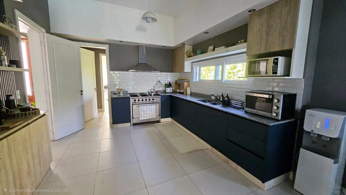 Excelente casa en venta muy bien ubicada de 3/4 Dorm+ Dep serv 4