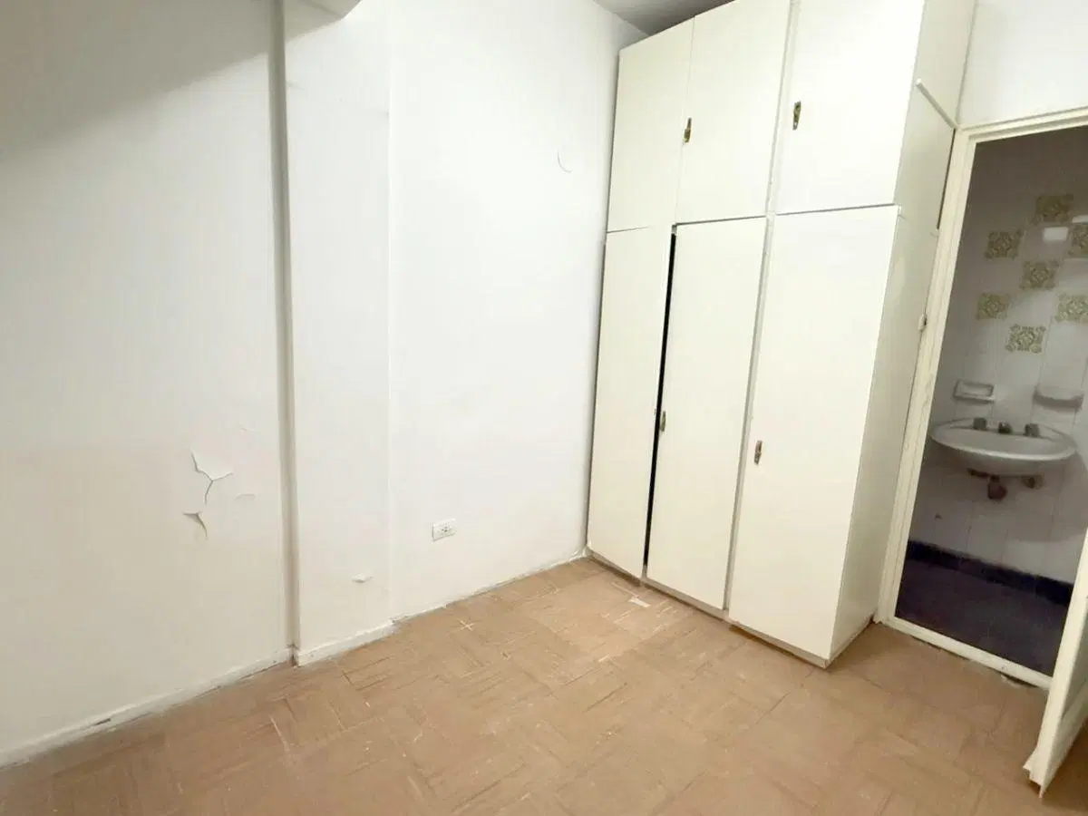 Belgrano , Semipiso 4 ambientes d/s , 3 baños, 2 patios, sup total 132 m2 8