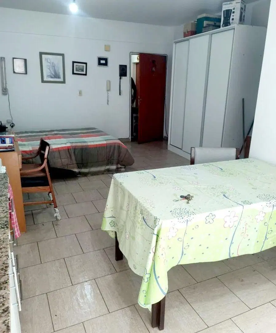Saenz Peña, Monoambiente al contrafrente con balcón, luminoso! 5