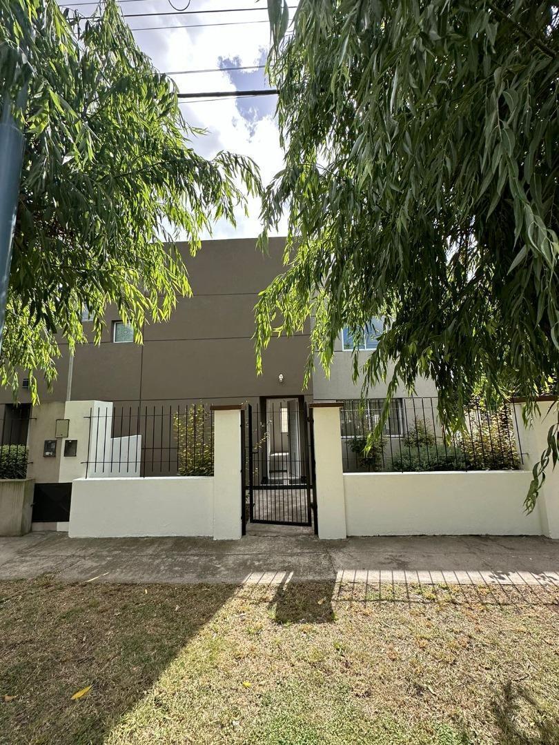 VENDO DUPLEX 4 AMBIENTES A ESTRENAR EN BARRIO LOS PINARES - COCHERA PARA DOS AUTOS
