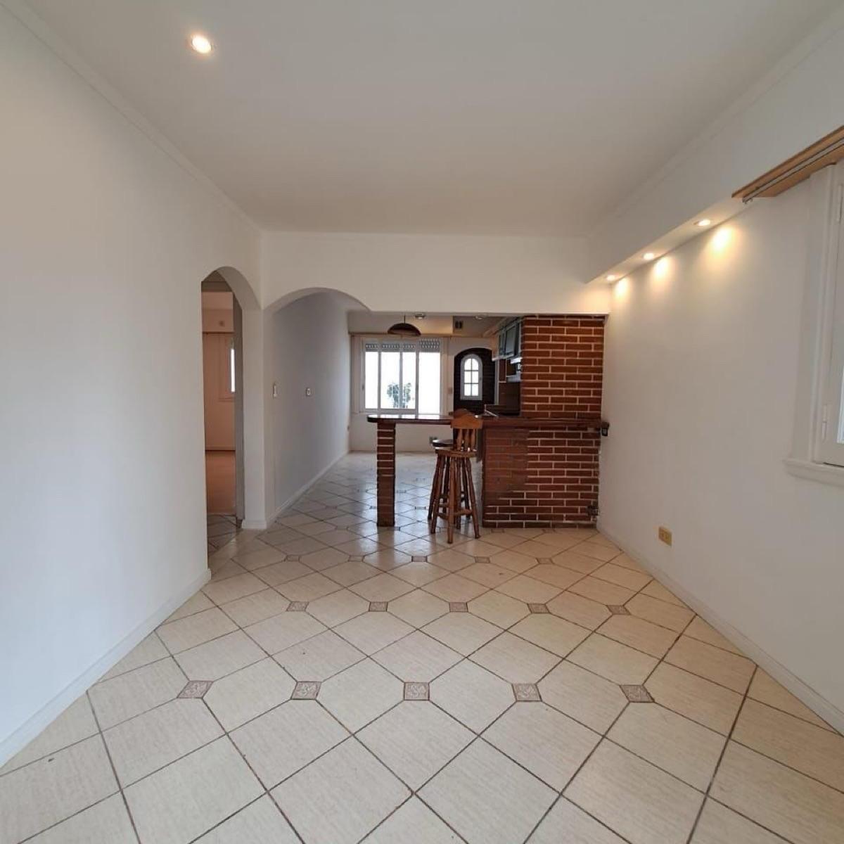 VENDO CHALET EN PH 4 AMBIENTES EN PARQUE LURO CON GARAJE Y PATIO