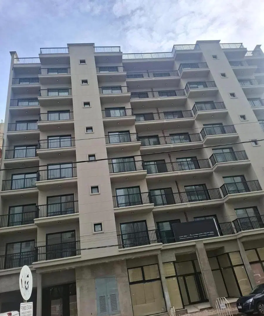 Venta departamento 2 ambientes al frente con cochera cubierta | Edificio Dimora Giovane 2