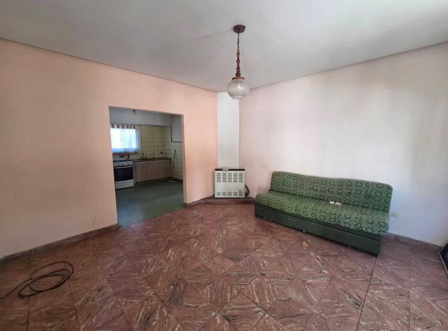Venta chalet 3 ambientes en estado original 1