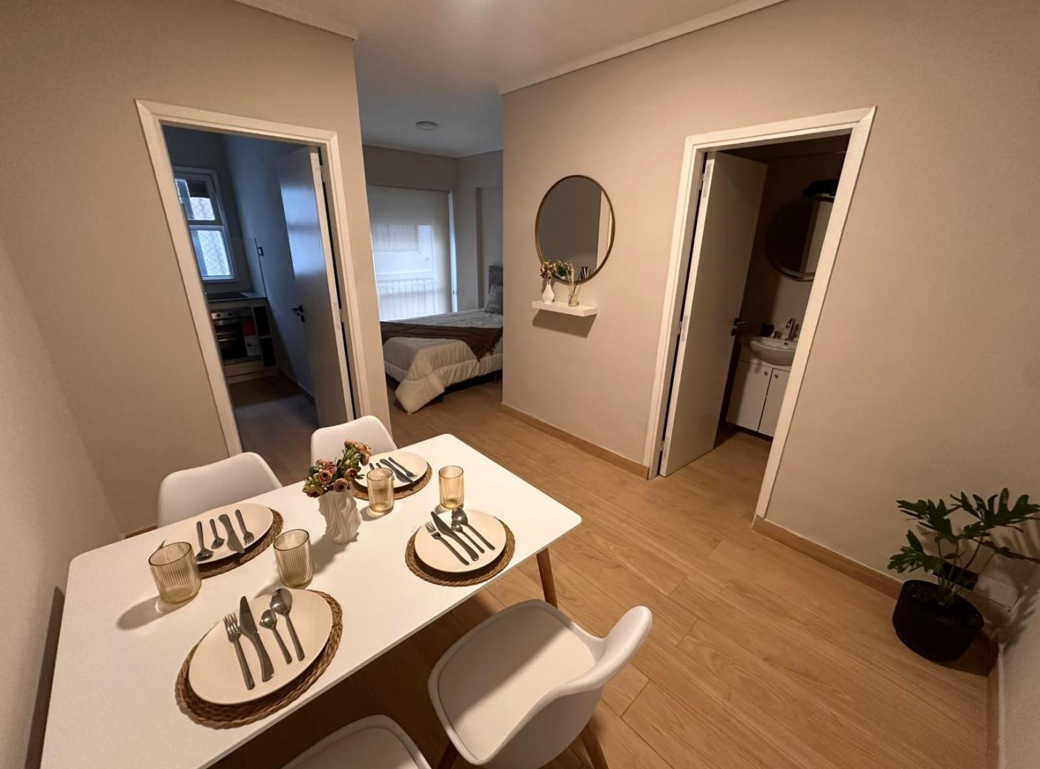 Venta departamento 1 ambiente reciclado con balcón al lateral