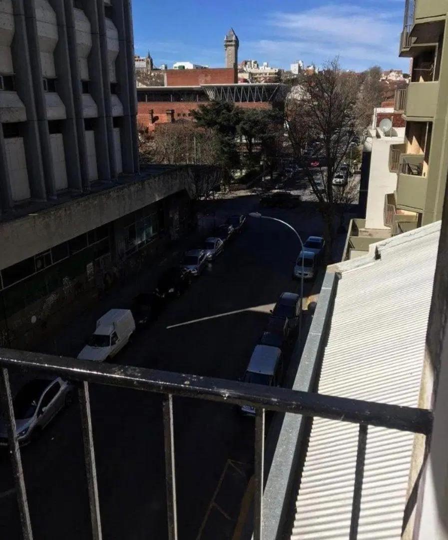 Venta departamento 2 ambientes invertido al frente con balcón | Zona Güemes 4