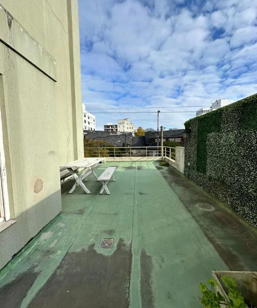 VENTA -IMPORTANTE DEPTO 4 AMB.ZONA GUEMES -AL FRENTE CON QUINCHO PROPIO- TERRAZA- COCHERA- BAULERAC 5