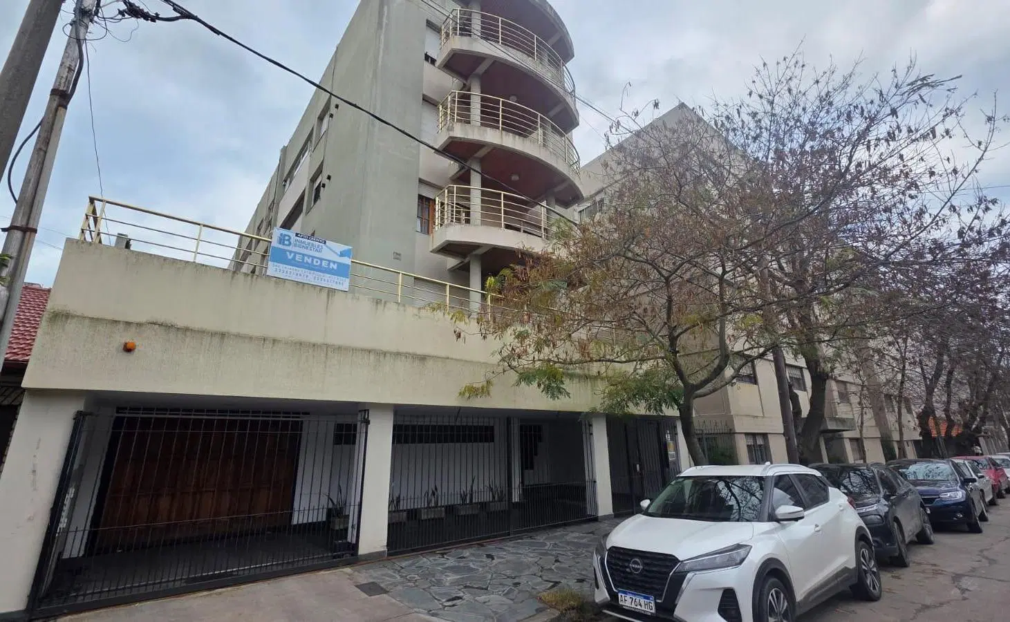 VENTA -IMPORTANTE DEPTO 4 AMB.ZONA GUEMES -AL FRENTE CON QUINCHO PROPIO- TERRAZA- COCHERA- BAULERAC 4