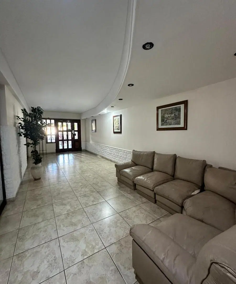 VENTA -IMPORTANTE DEPTO 4 AMB.ZONA GUEMES -AL FRENTE CON QUINCHO PROPIO- TERRAZA- COCHERA- BAULERAC 5