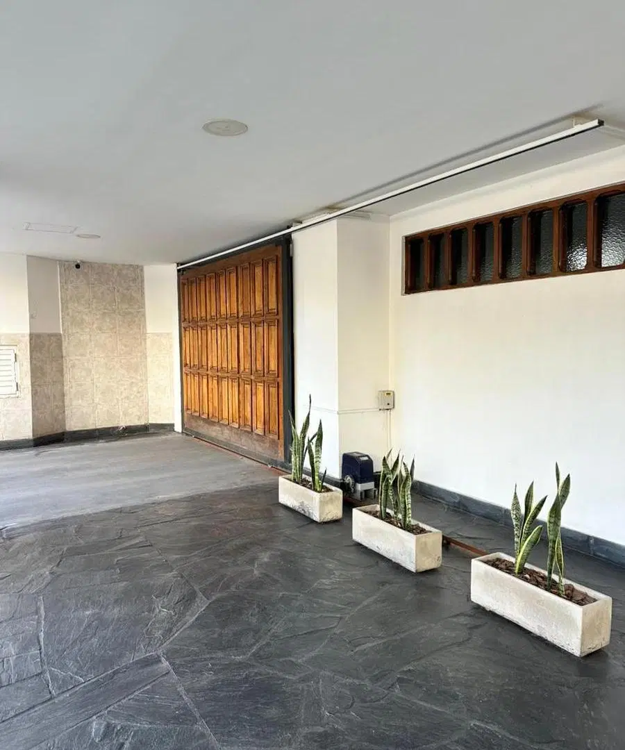 VENTA -IMPORTANTE DEPTO 4 AMB.ZONA GUEMES -AL FRENTE CON QUINCHO PROPIO- TERRAZA- COCHERA- BAULERAC 3