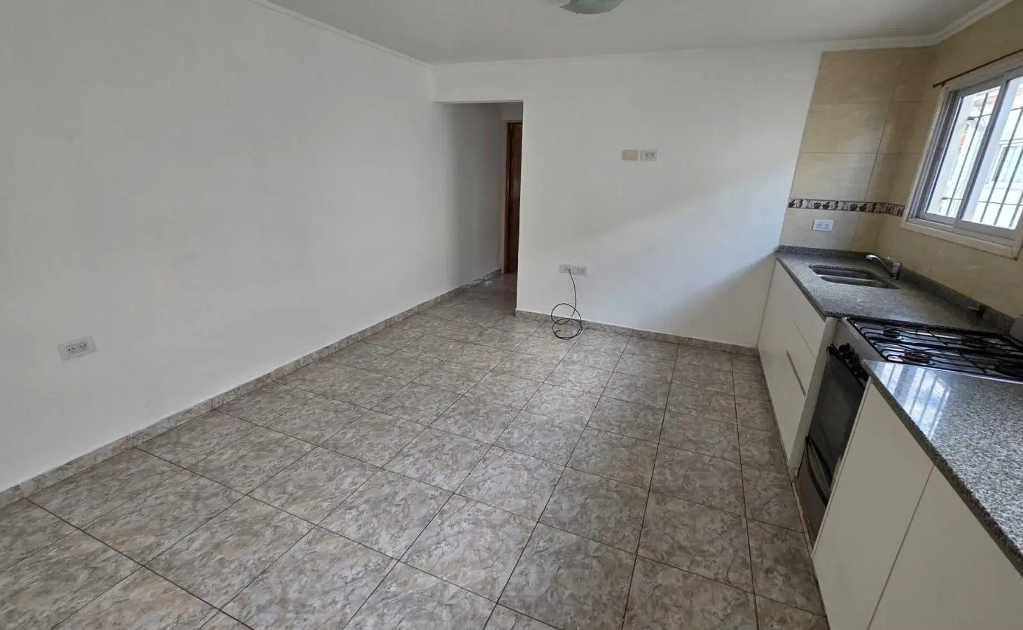 ALQUILER 24 MESES - 2 AMBIENTES AYOLAS 5500 3