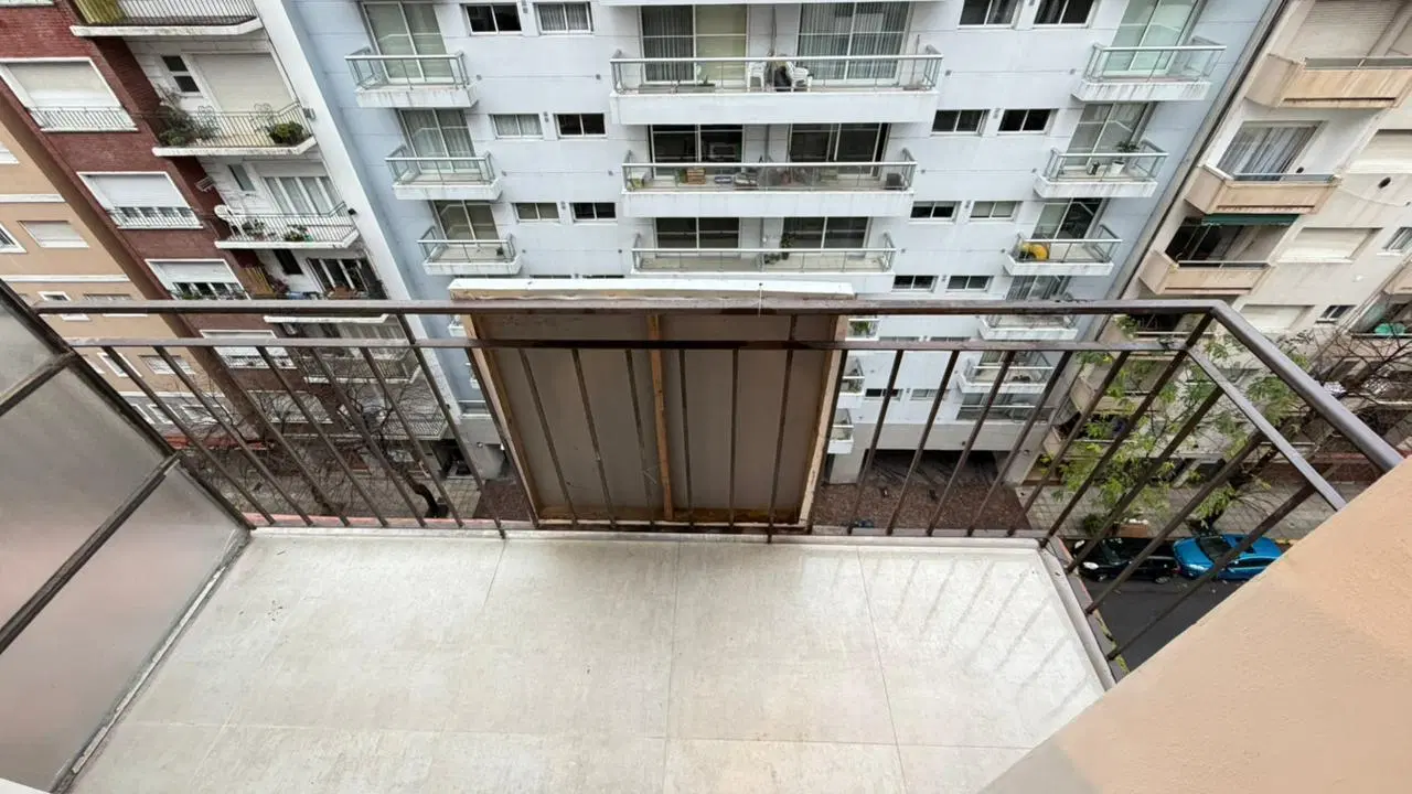 Venta departamento de 3 ambientes a la calle con balcón 3