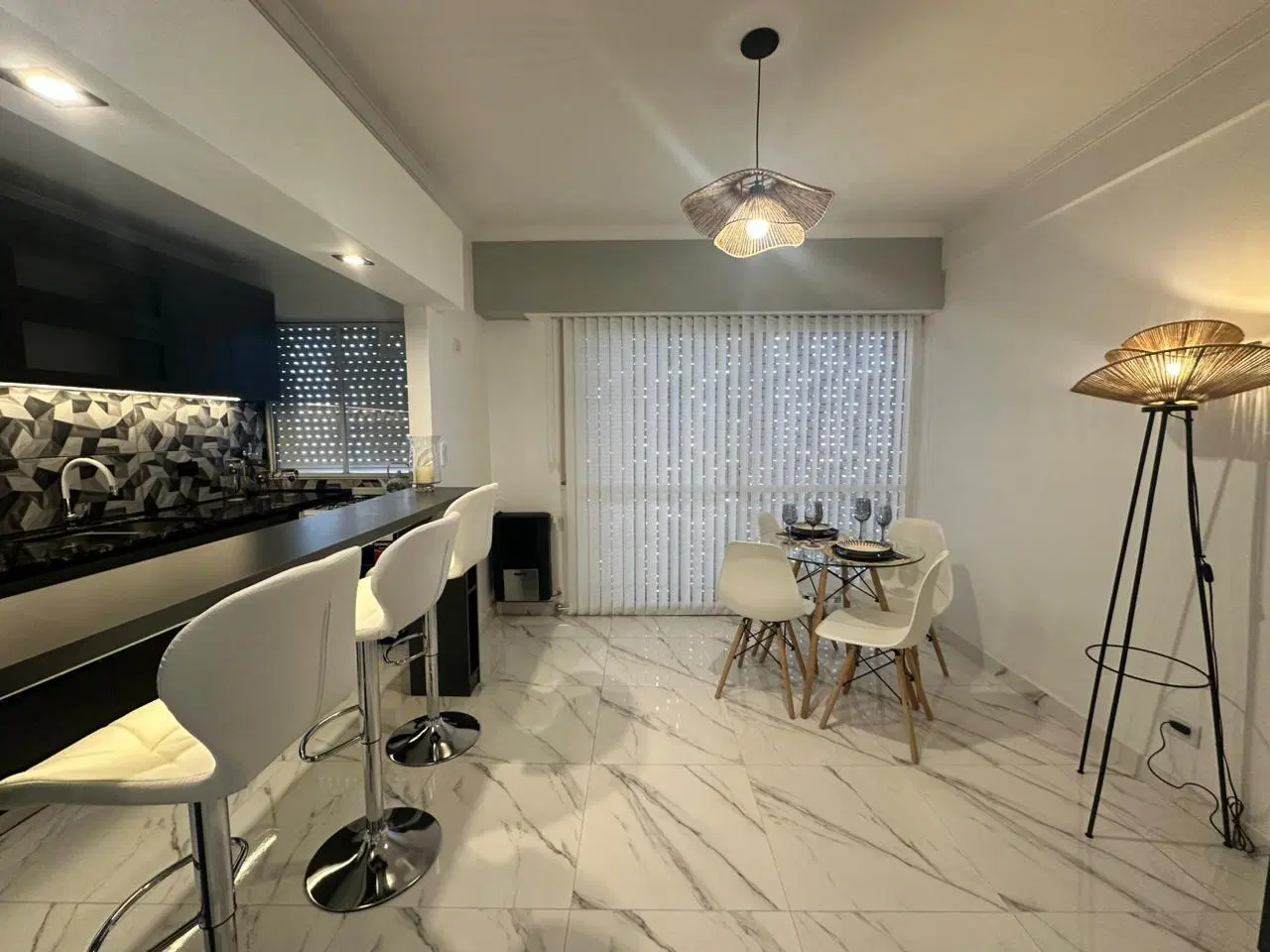 VENTA- AMBIENTE Y MEDIO- PLAZA MITRE- AL FRENTE- RECICLADO-AMOBLADO-EQUIPADO-!!!UNICO !!!epartamento 3