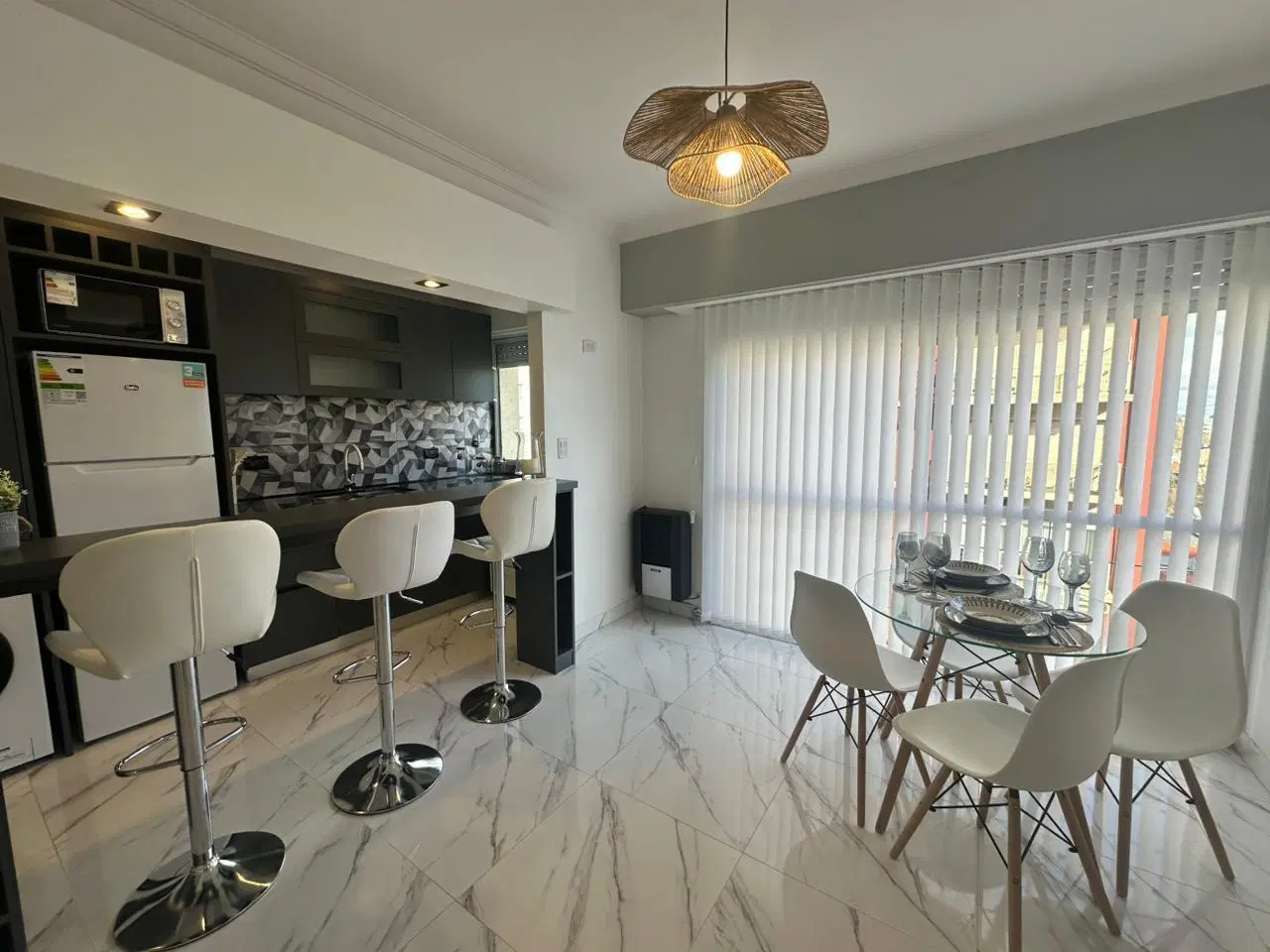 VENTA- AMBIENTE Y MEDIO- PLAZA MITRE- AL FRENTE- RECICLADO-AMOBLADO-EQUIPADO-!!!UNICO !!!epartamento 5