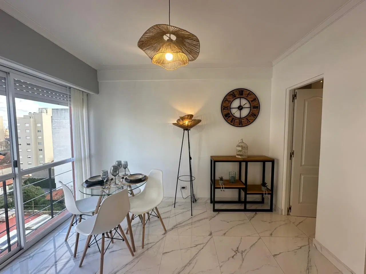 VENTA- AMBIENTE Y MEDIO- PLAZA MITRE- AL FRENTE- RECICLADO-AMOBLADO-EQUIPADO-!!!UNICO !!!epartamento 2