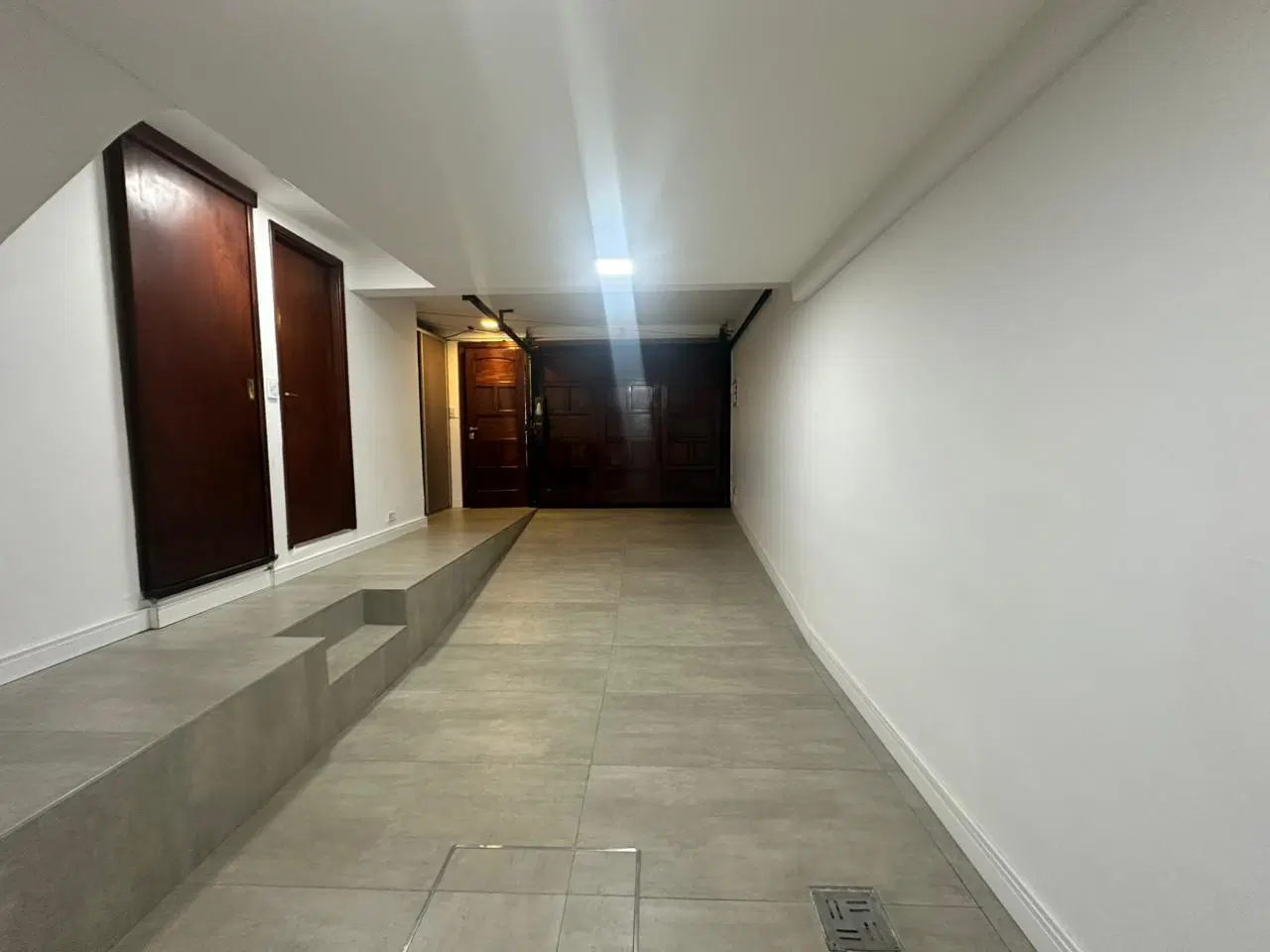 VENTA IMPORTANTE CHALET 8 AMB.-CONSTITUCION- IMPECABLE.-PARQUE- COCHERAS-APTO CREDITO-PERMUTA- 5