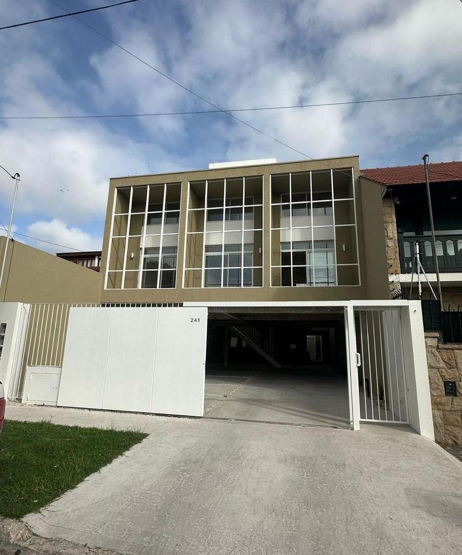 Foto de Duplex - 2 amb con balcón, 1 de mayo al 200 Villa Primera - Cocheras, imagen 2