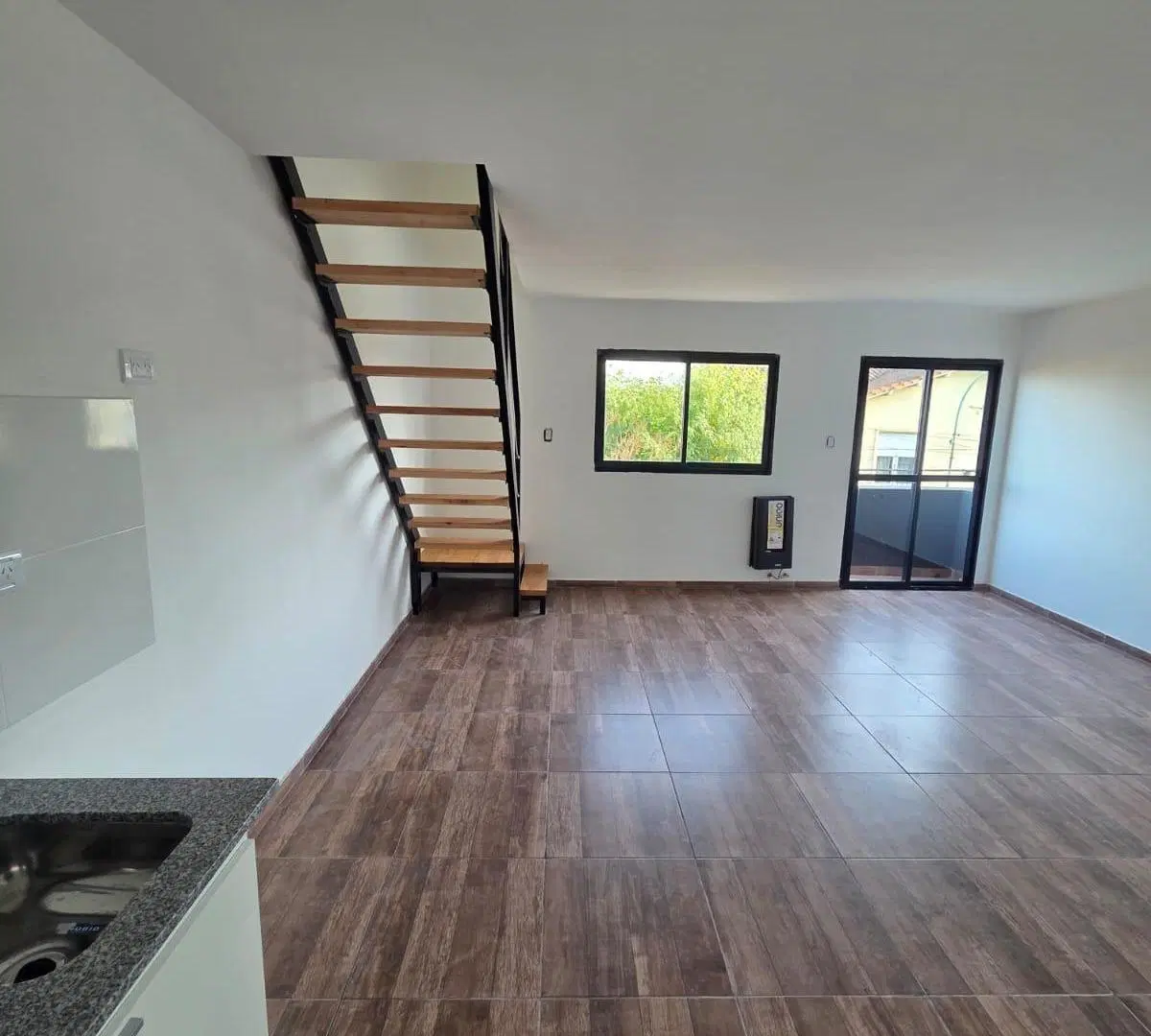 VENTA DEPARTAMENTO EN PH DE 3 AMBIENTES AL FRENTE CON BALCÓN Y PATIO PROPIO 5