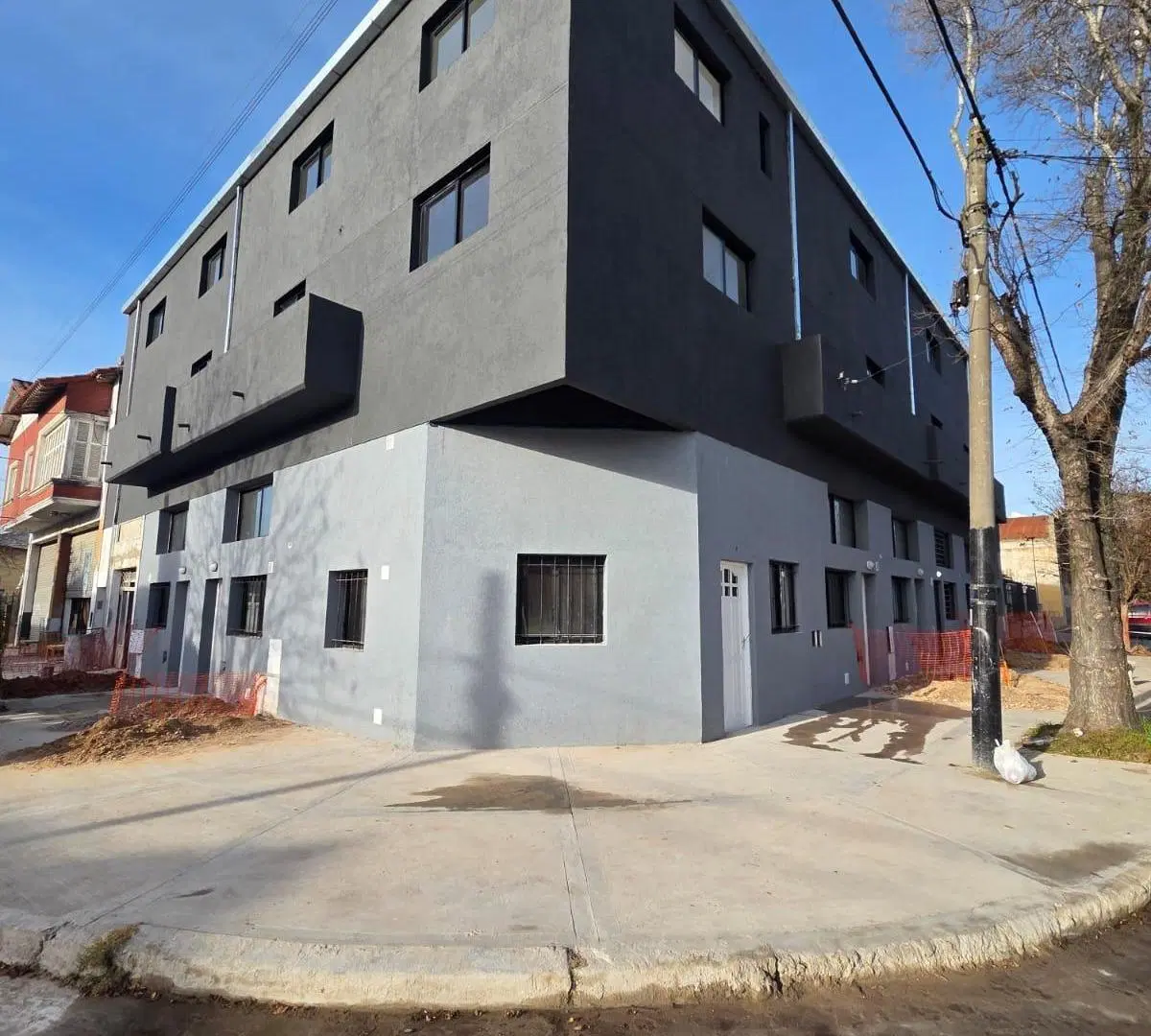 VENTA DEPARTAMENTO EN PH DE 3 AMBIENTES AL FRENTE CON BALCÓN Y PATIO PROPIO 2