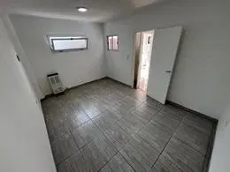Venta PH 1 ambiente reciclado con patio propio 2