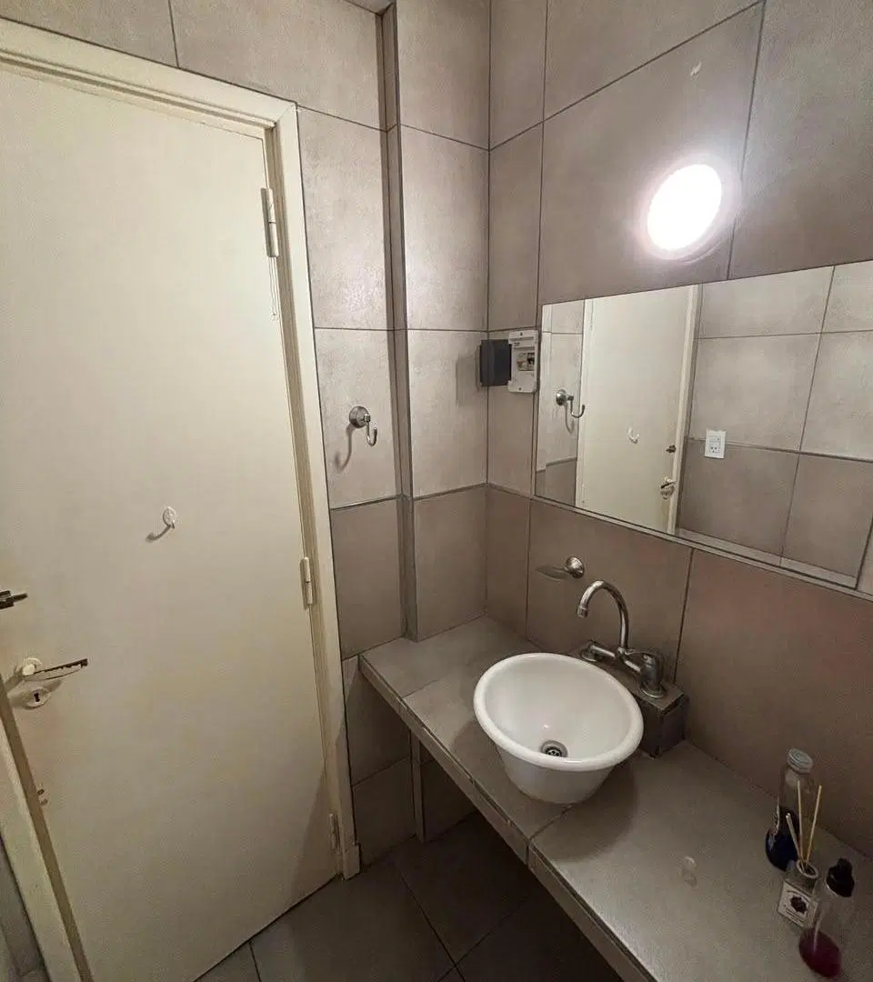 VENTA OFICINA AL FRENTE – Zona Centro, a metros de Plaza Mitre 8