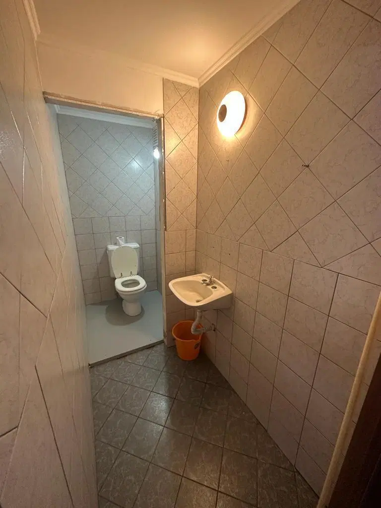 Local en Alquiler! - Excelente Zona Comercial Castelli 1400 4
