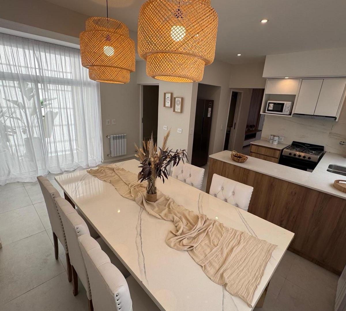 Foto de VENTA CHALET EN PH 4 AMBIENTES CON COCHERA, imagen 1