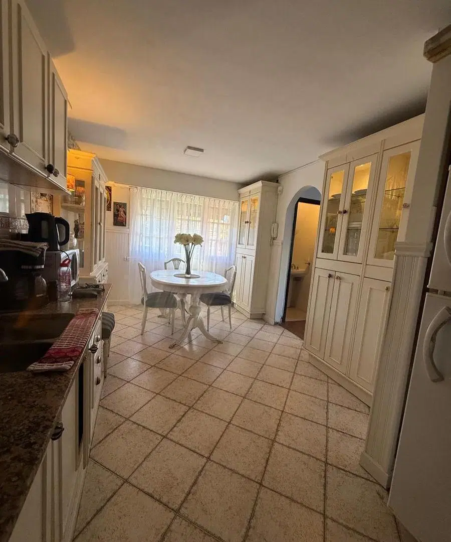 Casa en Venta - 5 Ambientes - Patio y Pileta de Fibra de Vidrio 1