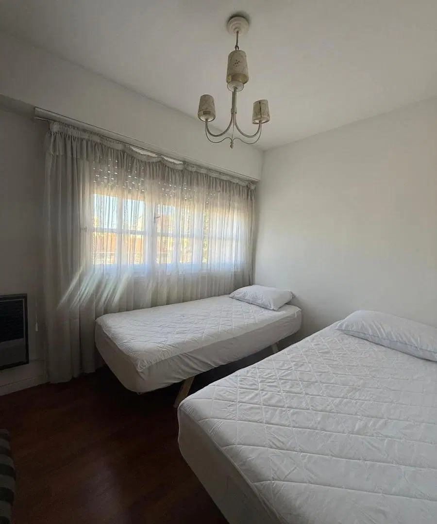 Casa en Venta - 5 Ambientes - Patio y Pileta de Fibra de Vidrio 2