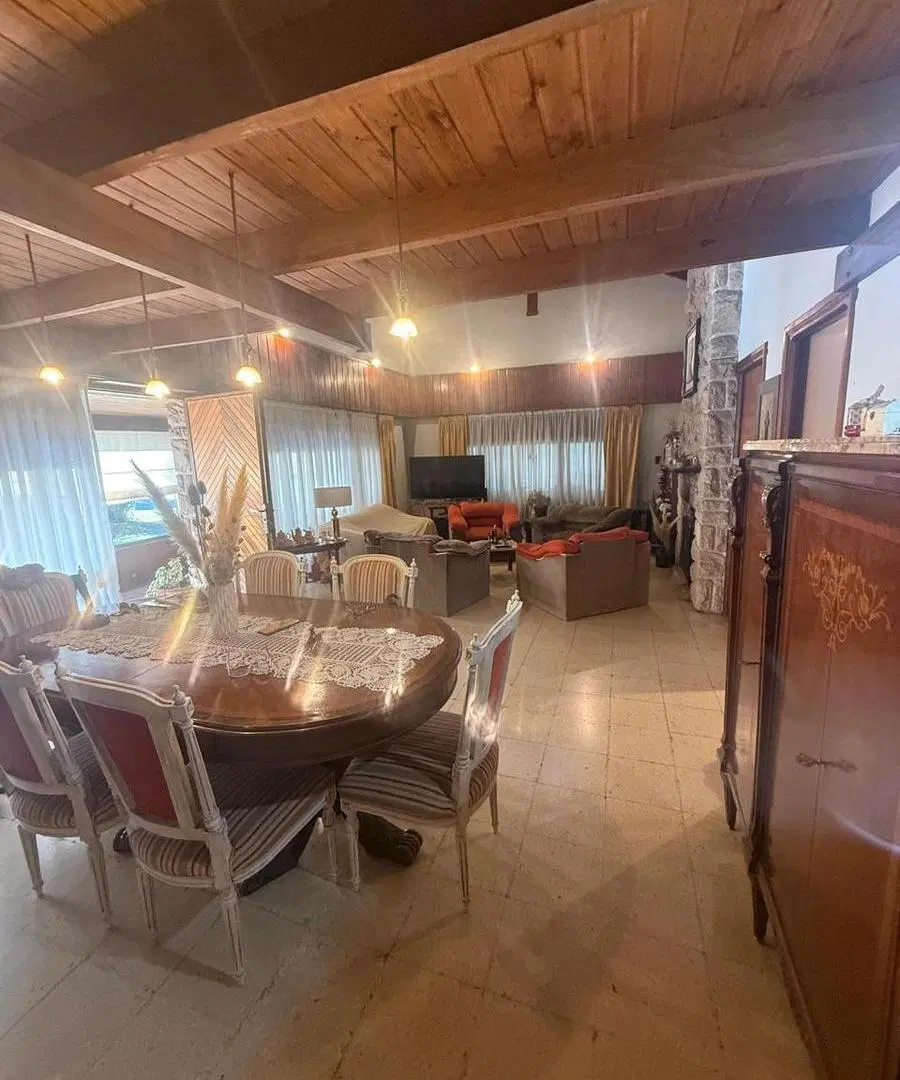 Chalet Edificado Sobre 2 Lotes Sobre La Calle Principal del Bosque - Don Artro 2