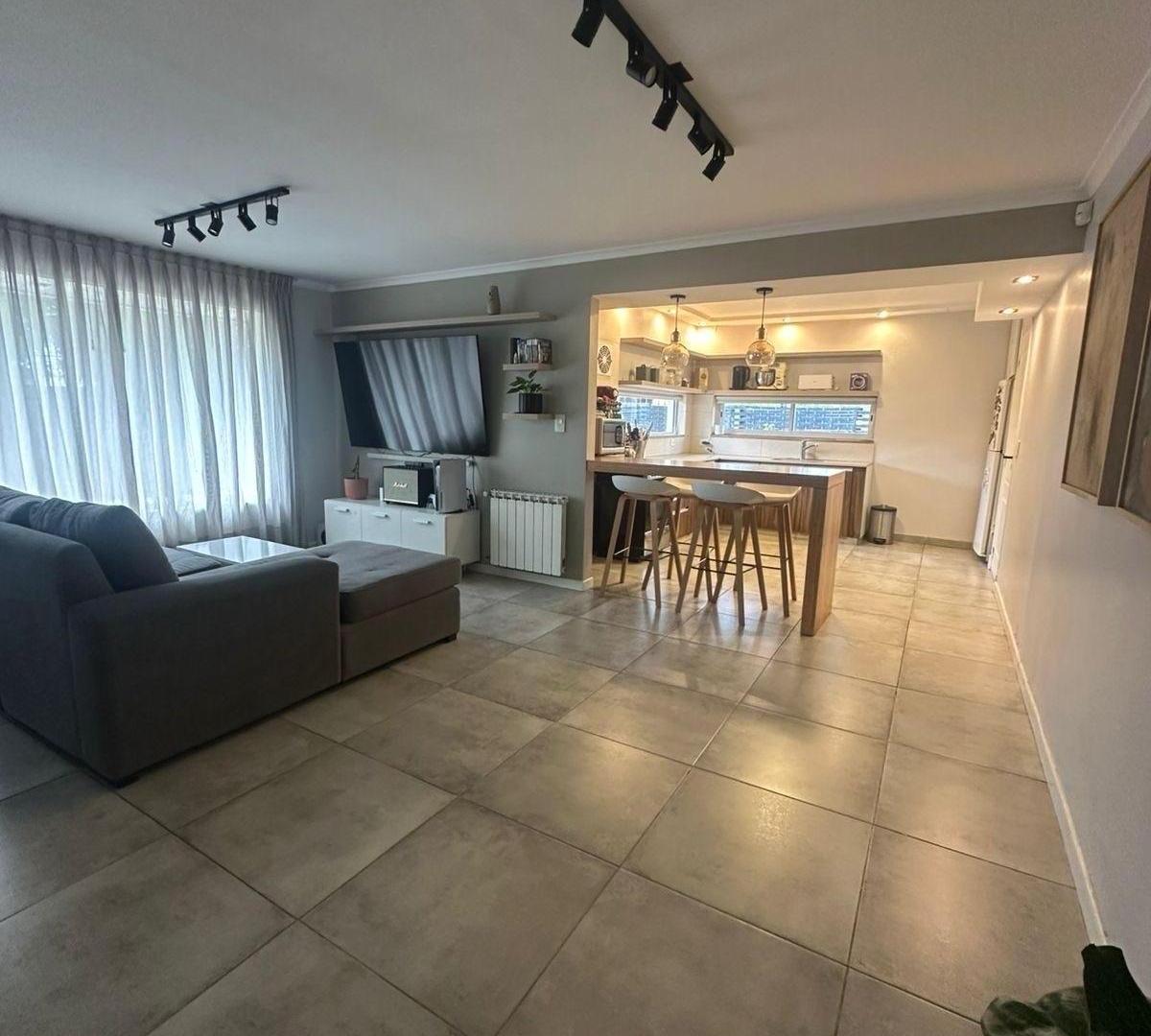 Foto de Casa en Venta en Barrio La Florida - 4 Ambientes - Garage - Playroom, imagen 1