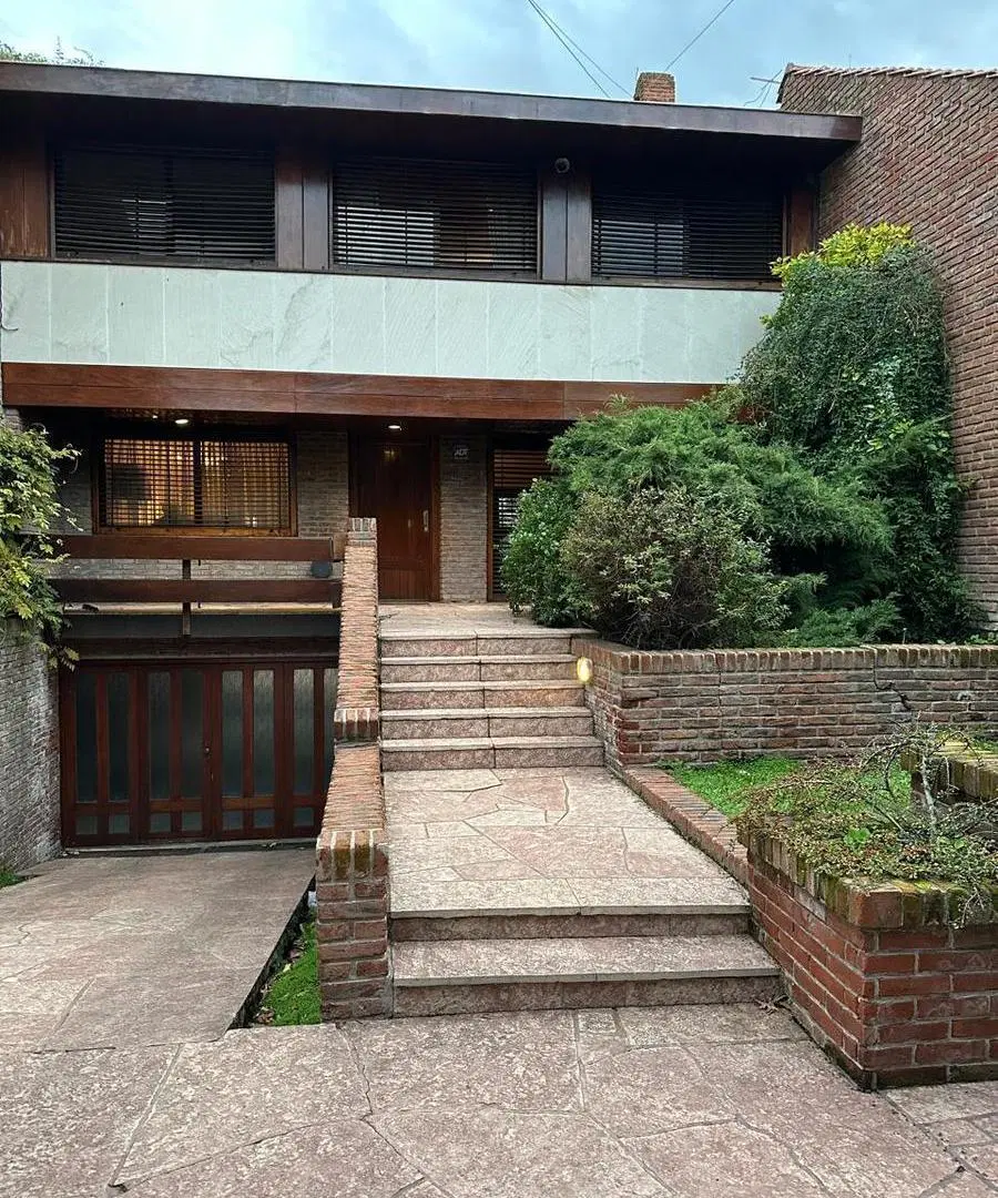 Venta Gran Chalet de 5 Amb - San Carlos - Parque - Garage Quincho - 2 Plantas 1
