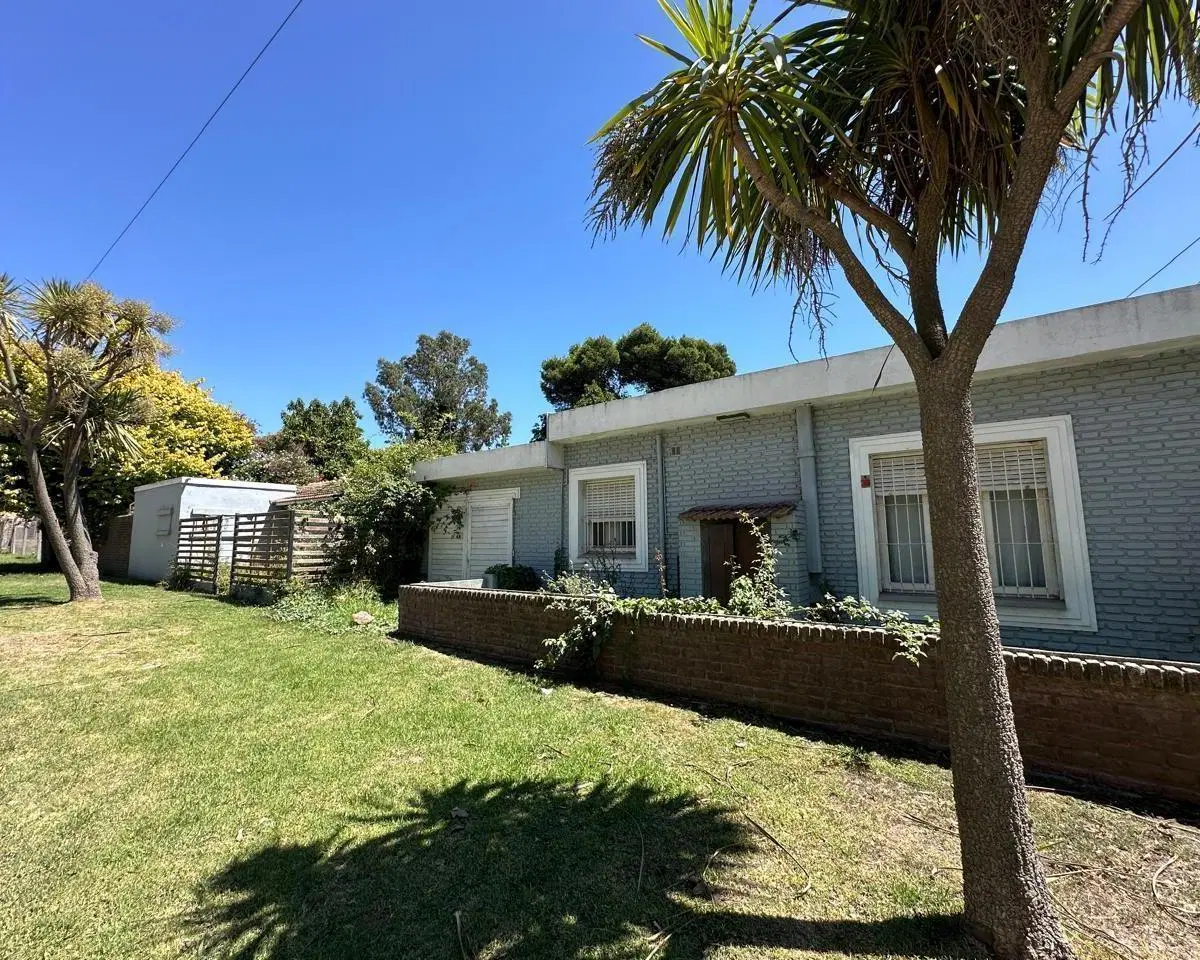 Venta Chalet y Tres Lotes - en Esquina - Excelente Inversion Para Proyecto 3