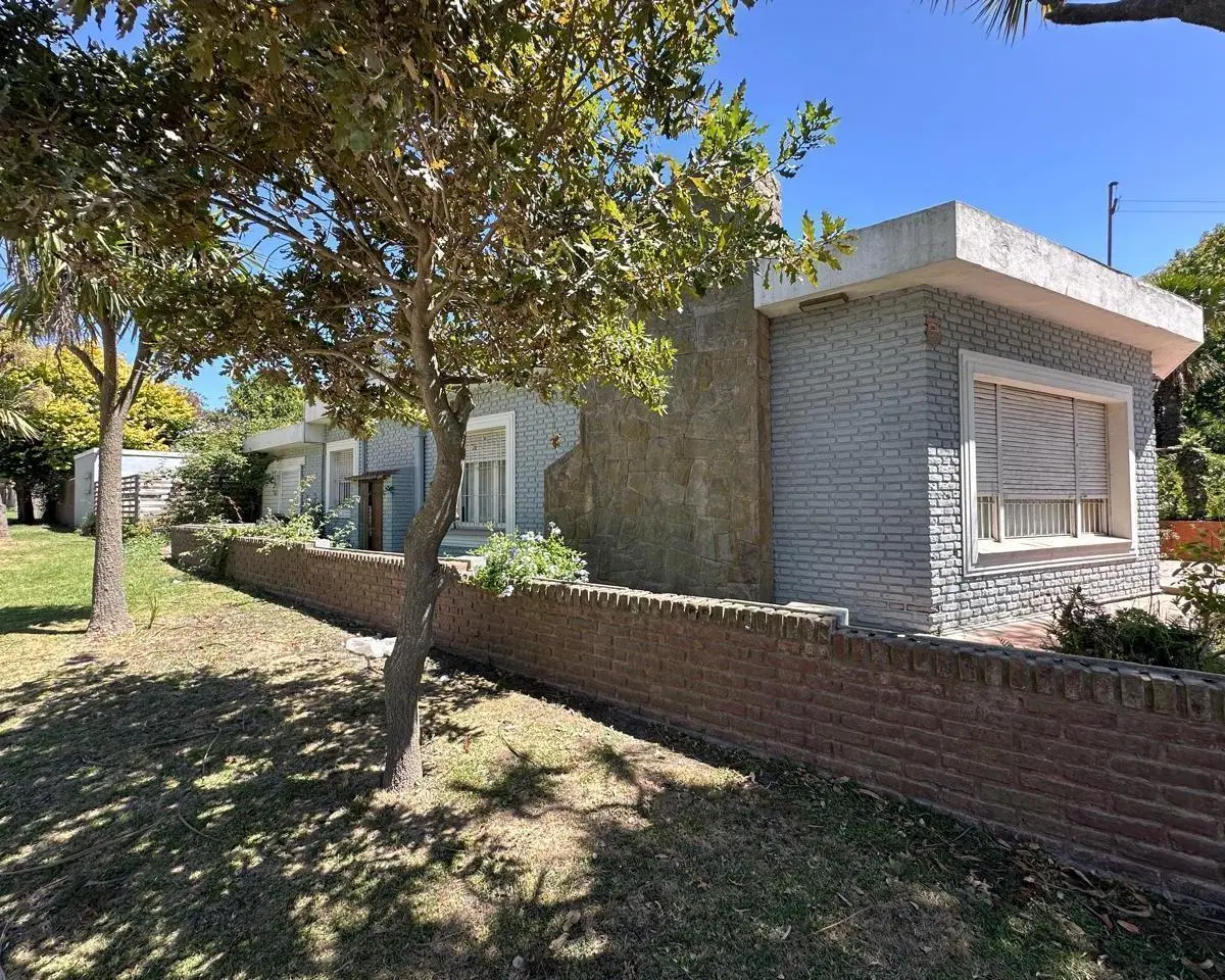 Venta Chalet y Tres Lotes - en Esquina - Excelente Inversion Para Proyecto 1