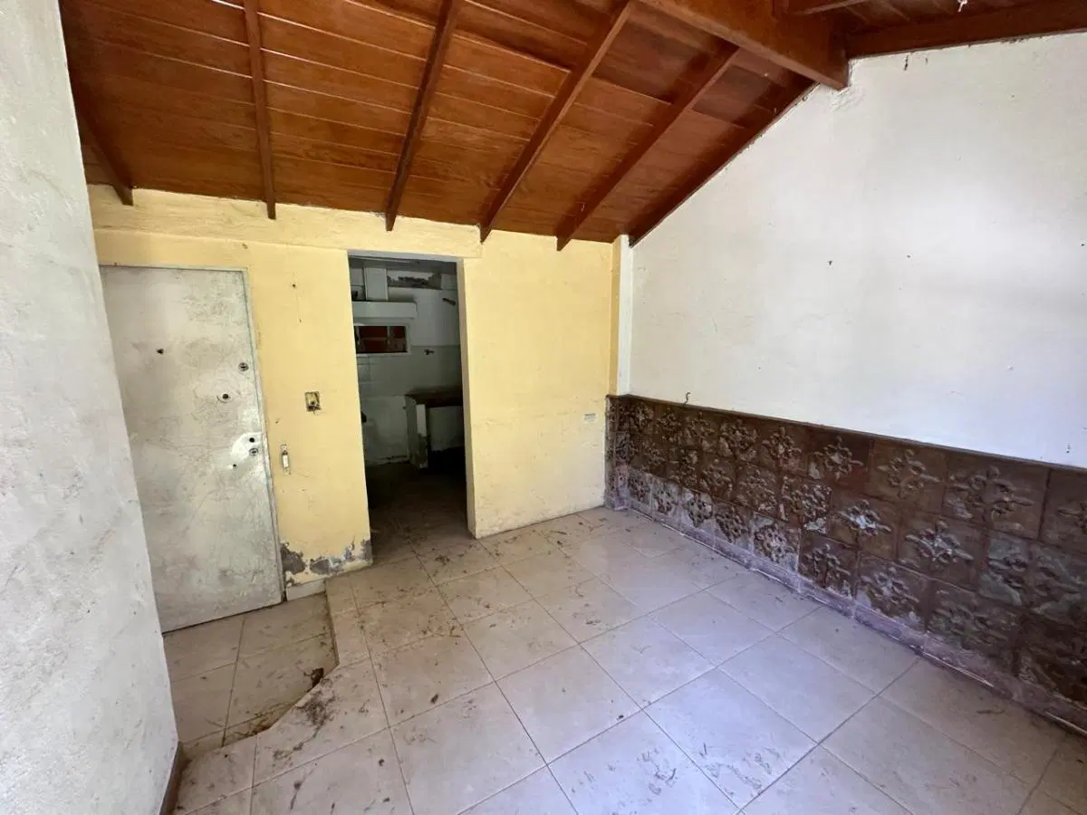Venta Chalet y Tres Lotes - en Esquina - Excelente Inversion Para Proyecto 8