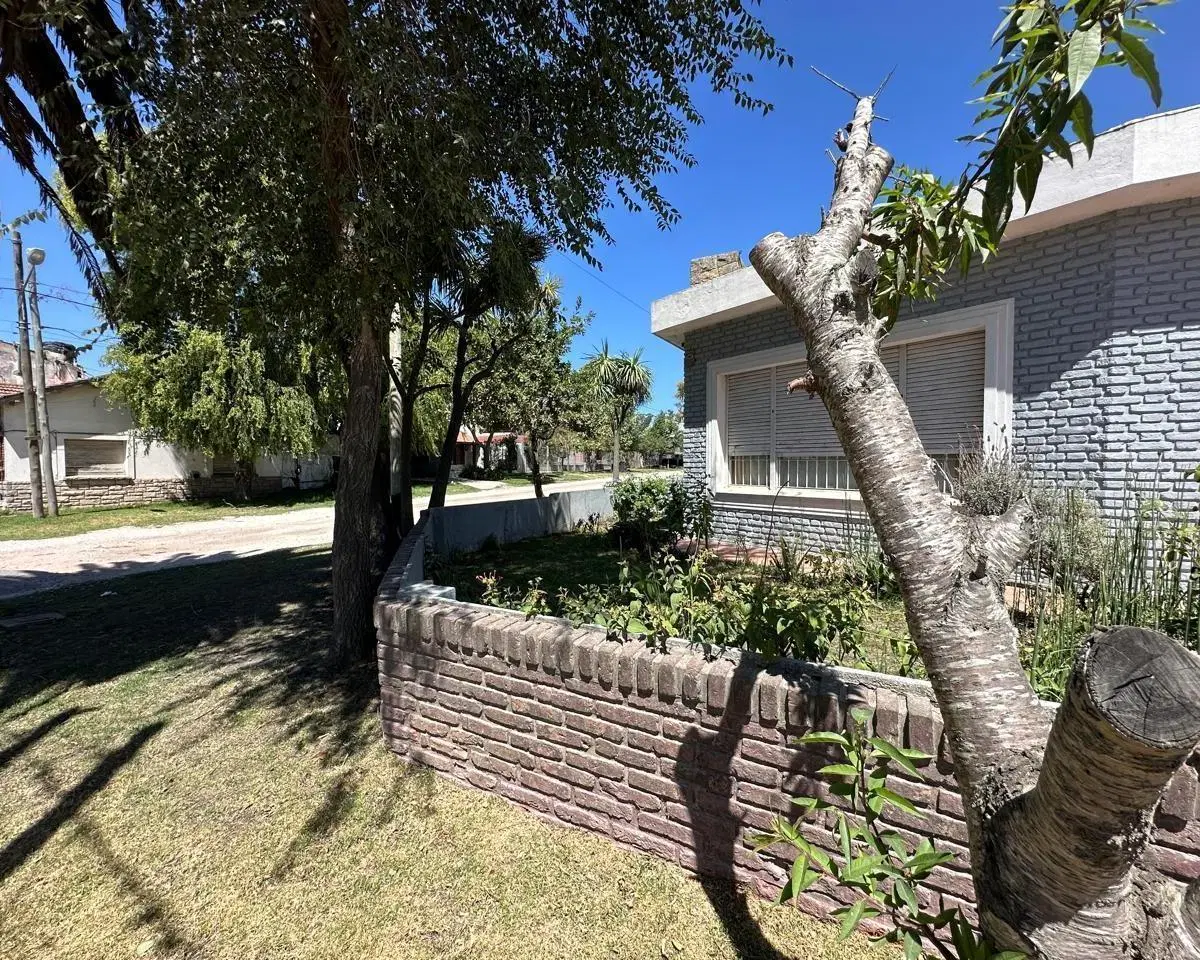 Venta Chalet y Tres Lotes - en Esquina - Excelente Inversion Para Proyecto 4