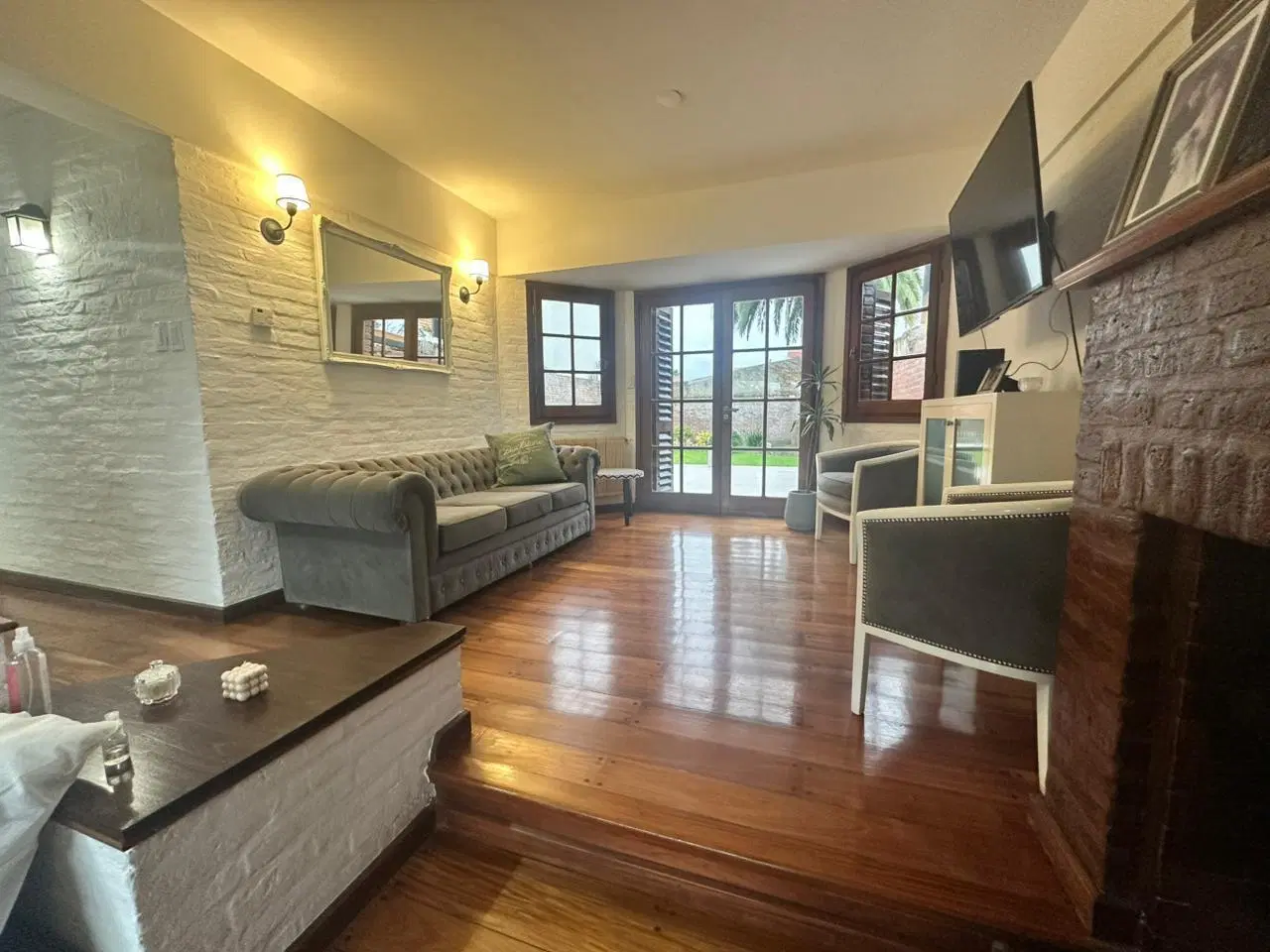 VENTA IMPORTANTE CHALET- CONSTITUCION - 8 AMB 3 DORM-PARQUE-QUINCHO-PERMUTA- APTO CREDITO- IMPECABLE 4