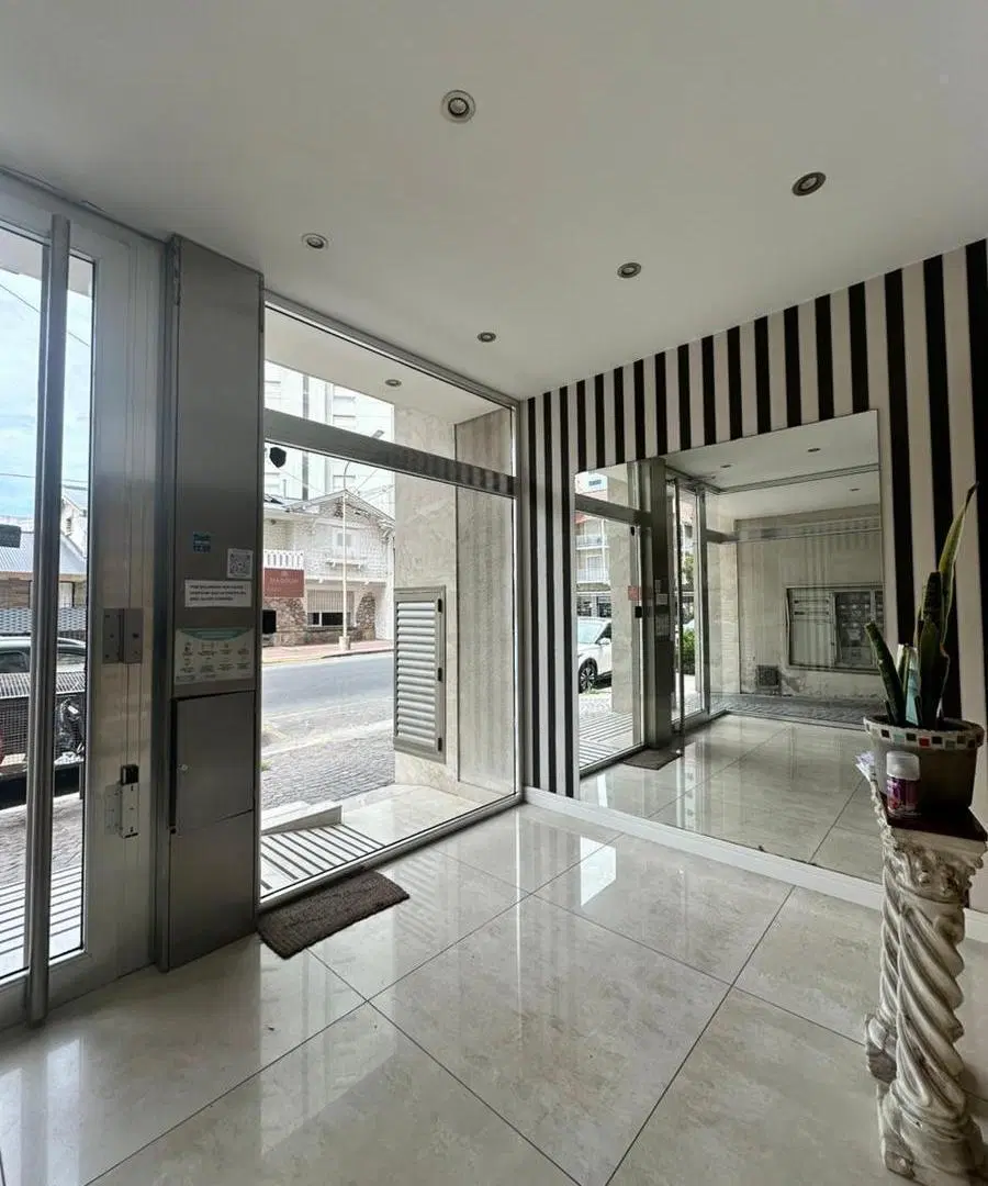 Departamento en Venta 2 Ambientes con Cochera Descubierta - Edificio Damar VIII 3