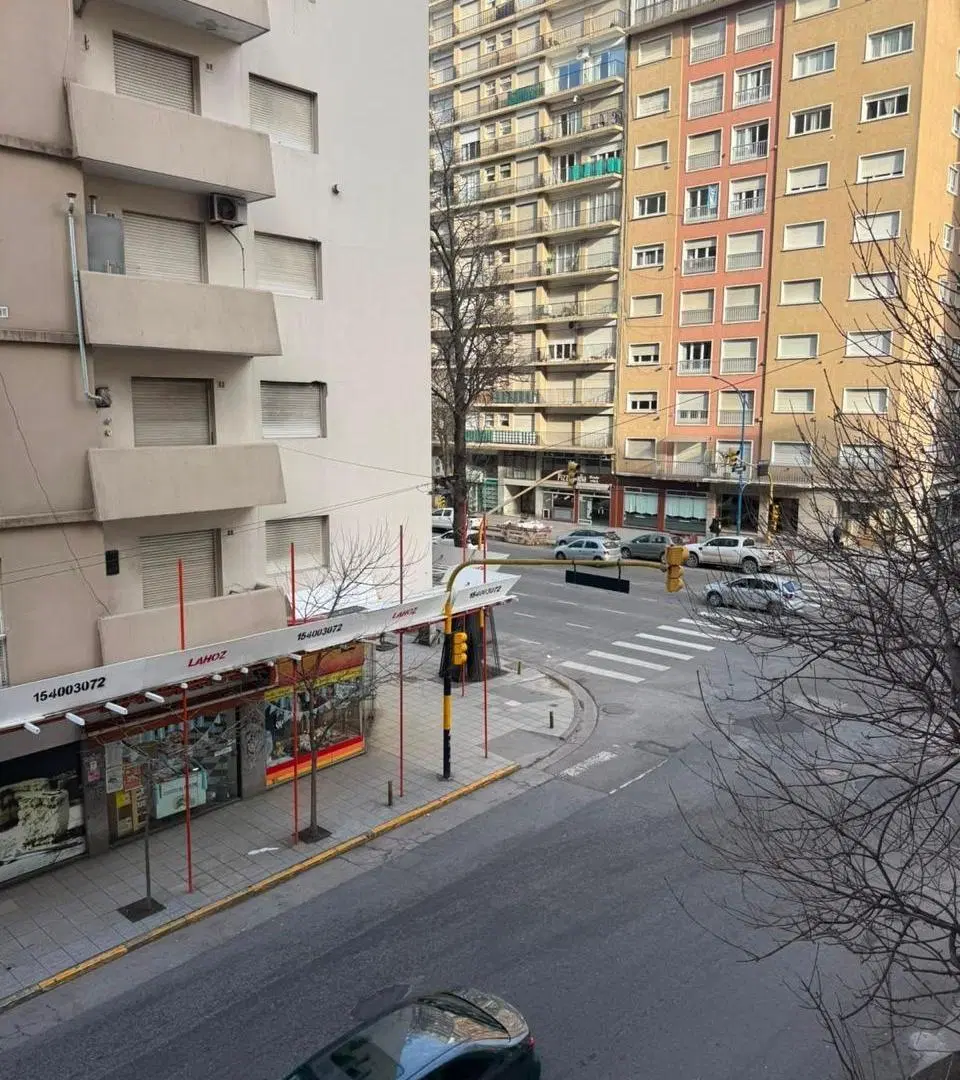 VENTA DEPARTAMENTO 2 AMBIENTES CON DEPENDENCIA Y BALCÓN A LA CALLE 5