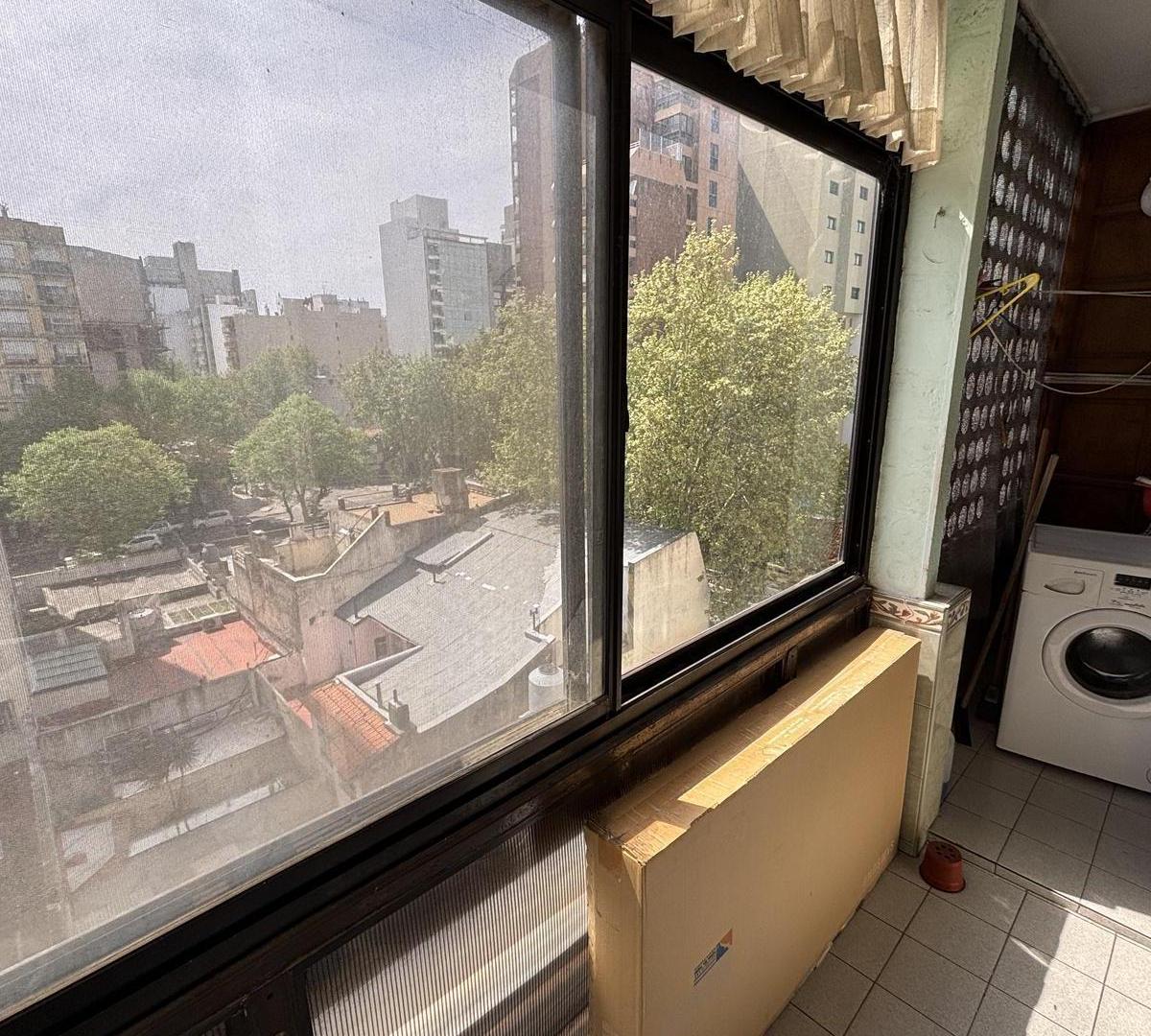 Foto de Venta Departamento Dos Ambientes Al Lateral Abierto. Zona Plaza Mitre, imagen 4