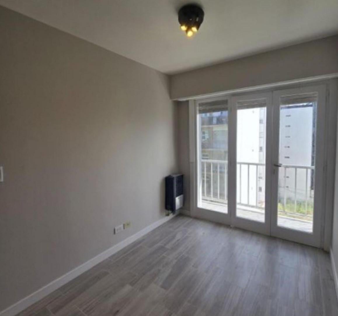 Foto de Departamento en Venta 1 Ambiente y Medio a La Calle con Balcón Saliente, imagen 1