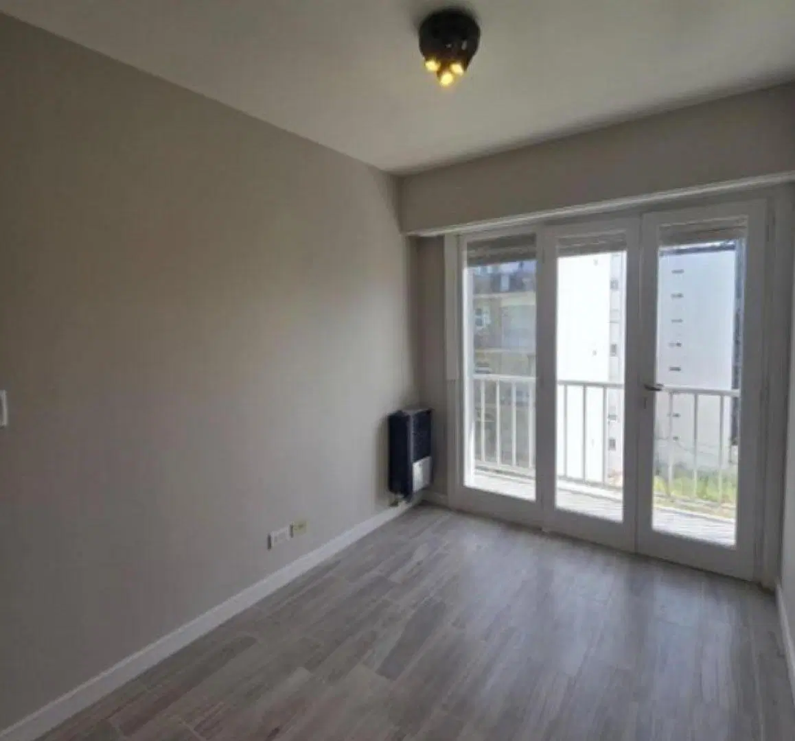 Departamento en Venta 1 Ambiente y Medio a La Calle con Balcón Saliente 1