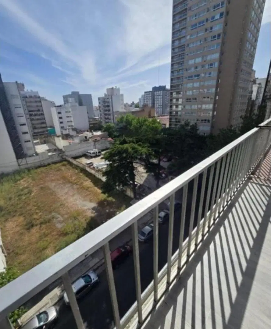 Departamento en Venta 1 Ambiente y Medio a La Calle con Balcón Saliente 4