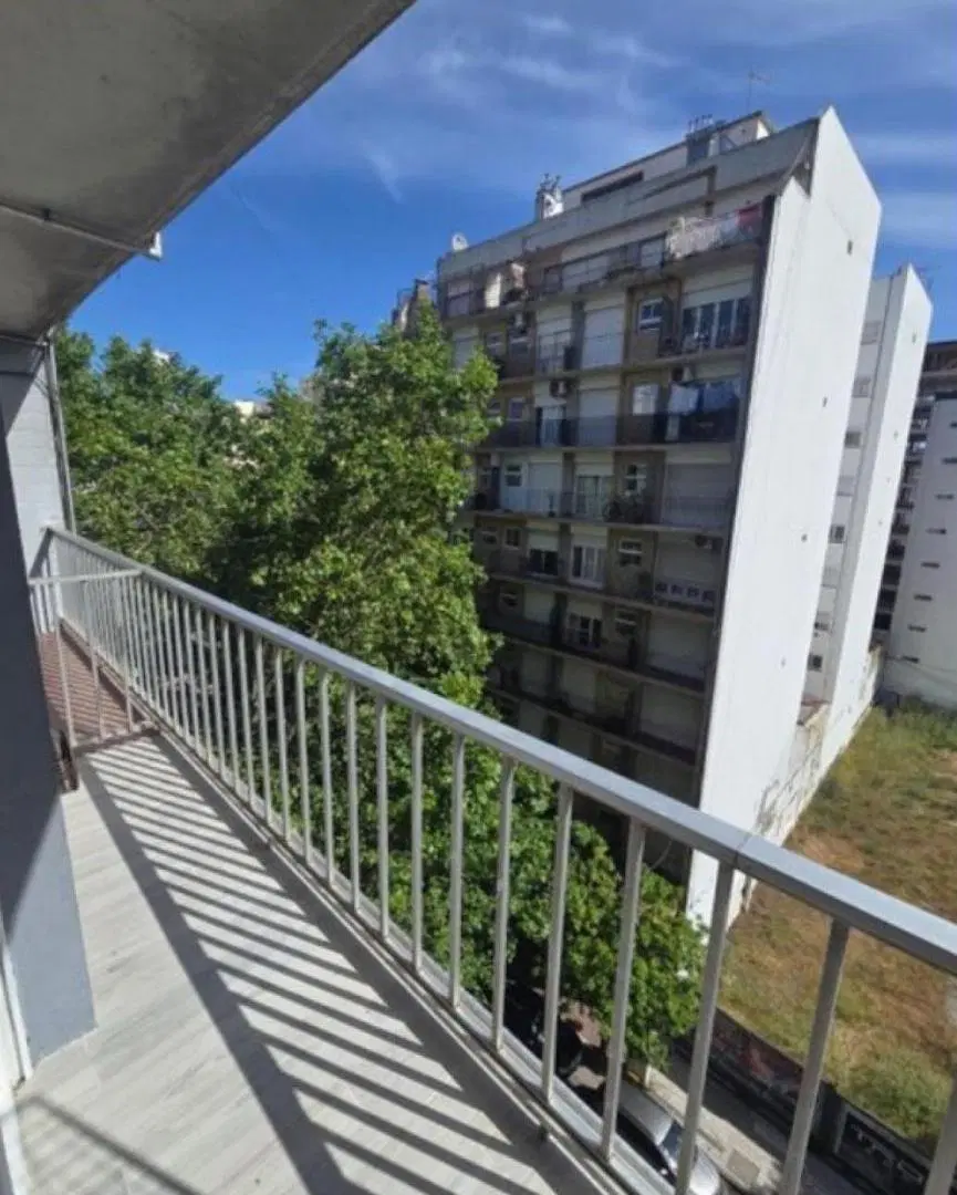 Departamento en Venta 1 Ambiente y Medio a La Calle con Balcón Saliente 8