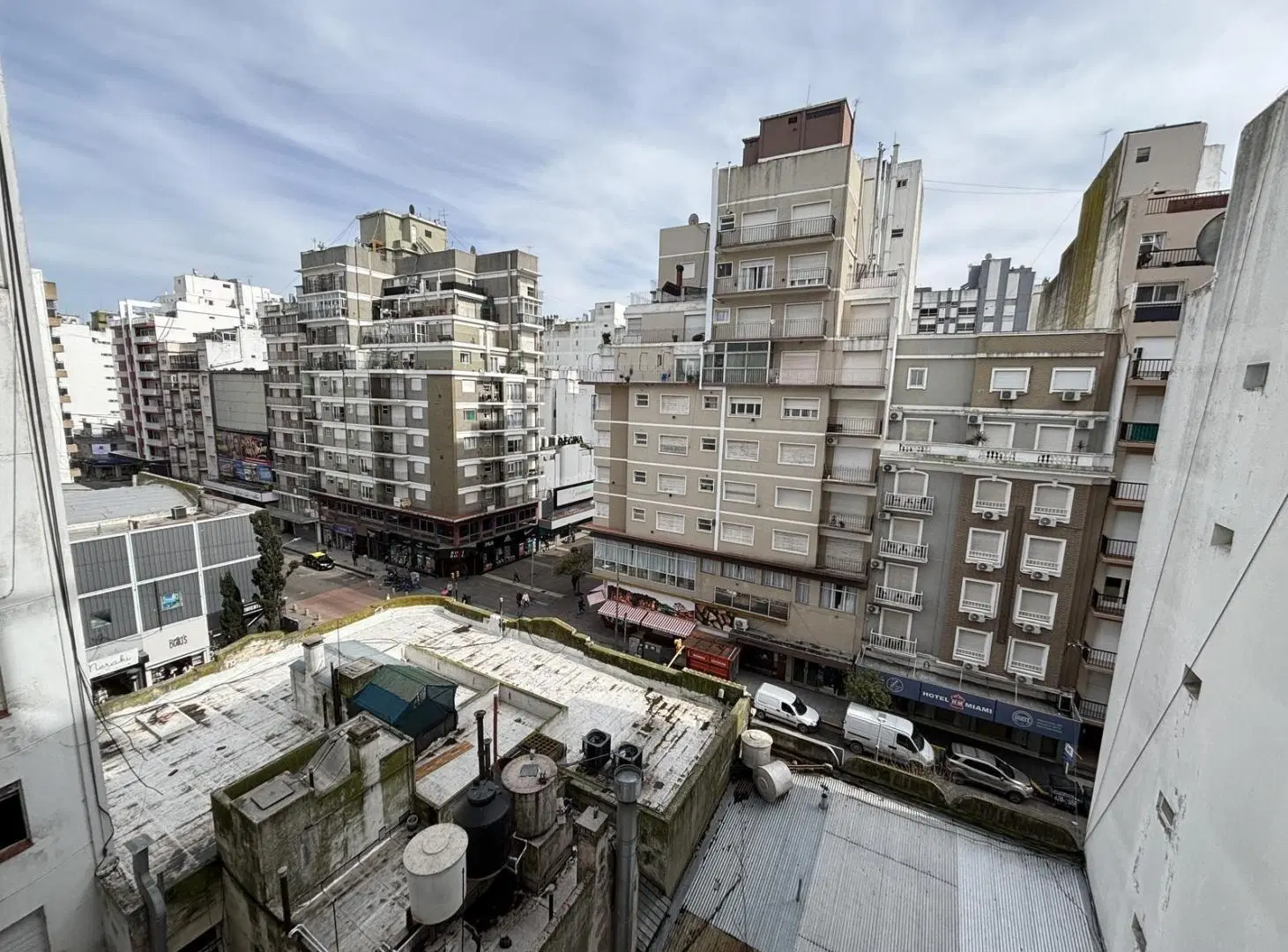 VENTA DEPARTAMENTO DE UN AMBIENTE AL LATERAL CON VISTA ABIERTA. Zona Centro, Mar del Plata. 3