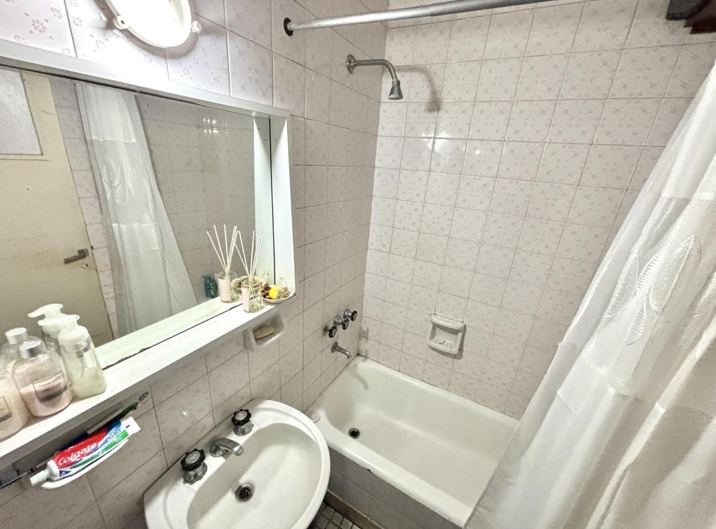 Foto de Venta departamento de 1 ambiente al contrafrente abierto. Zona Güemes, imagen 5